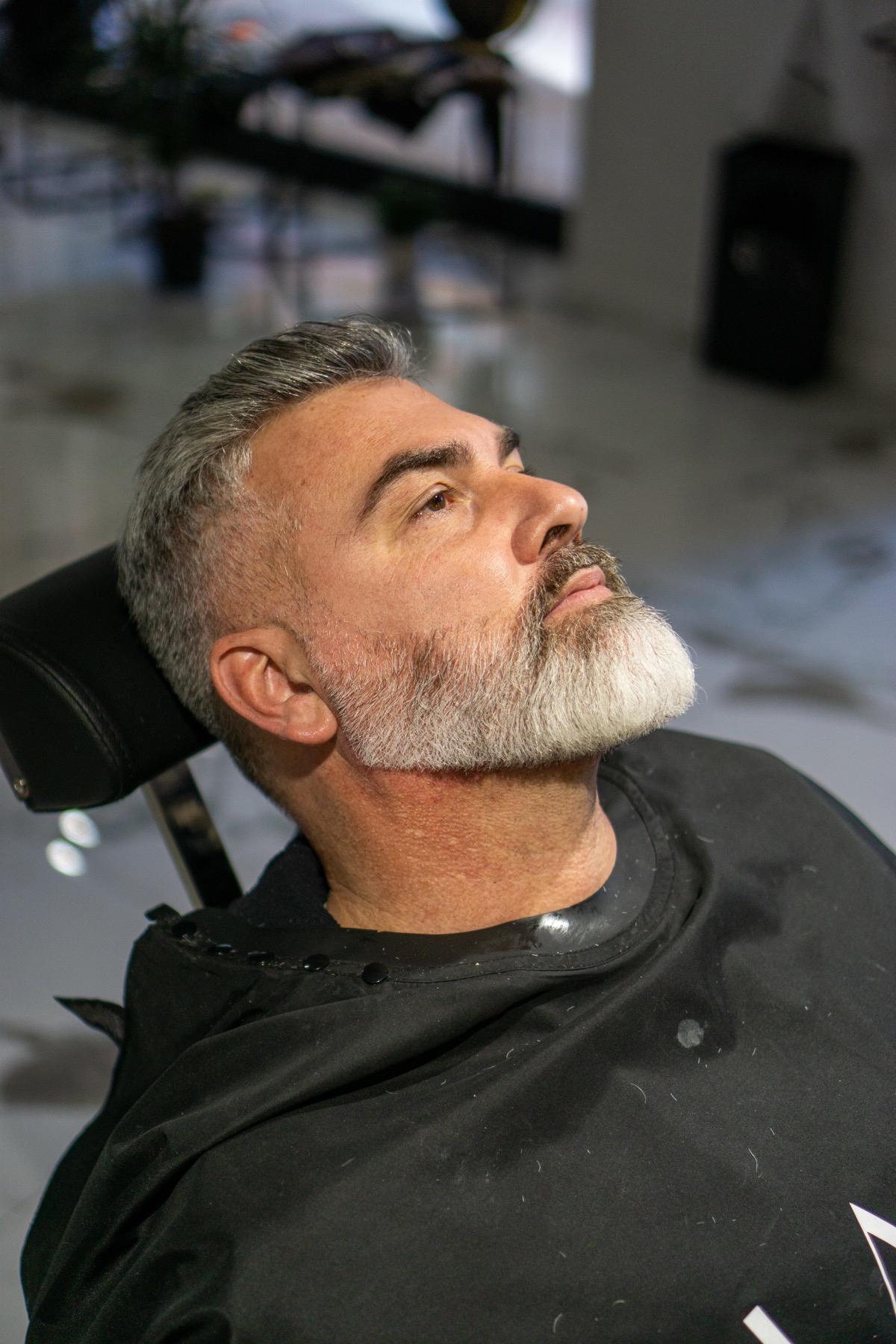 Taglio capelli sfumato uomo eseguito nel salone LAZZI Barbershop Civitavecchia